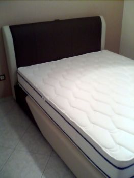 Κρεβάτι διπλό με καμπυλωτό σχέδιο μπροστά